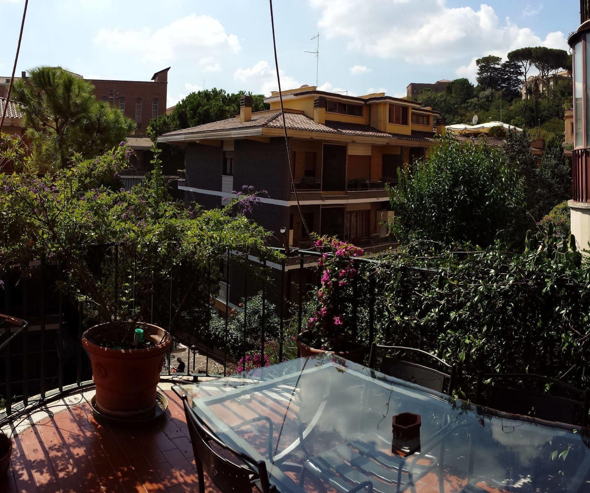 Emi'S Guest House Rom Exterior foto